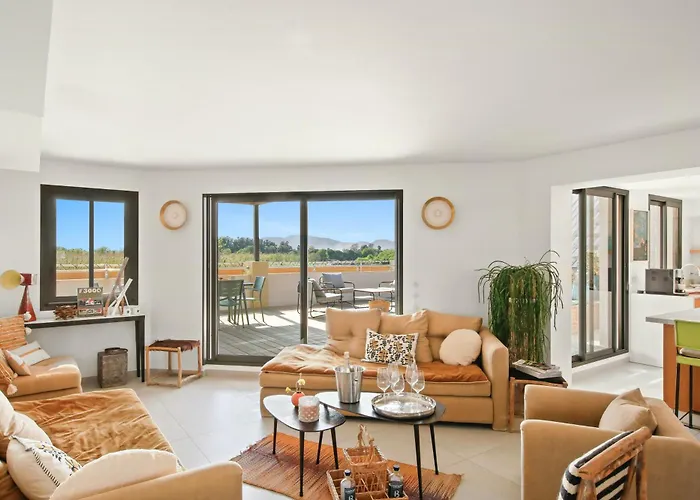 Nyaraló Modern Duplex With Jacuzzi In Salins-les-bains Hyères